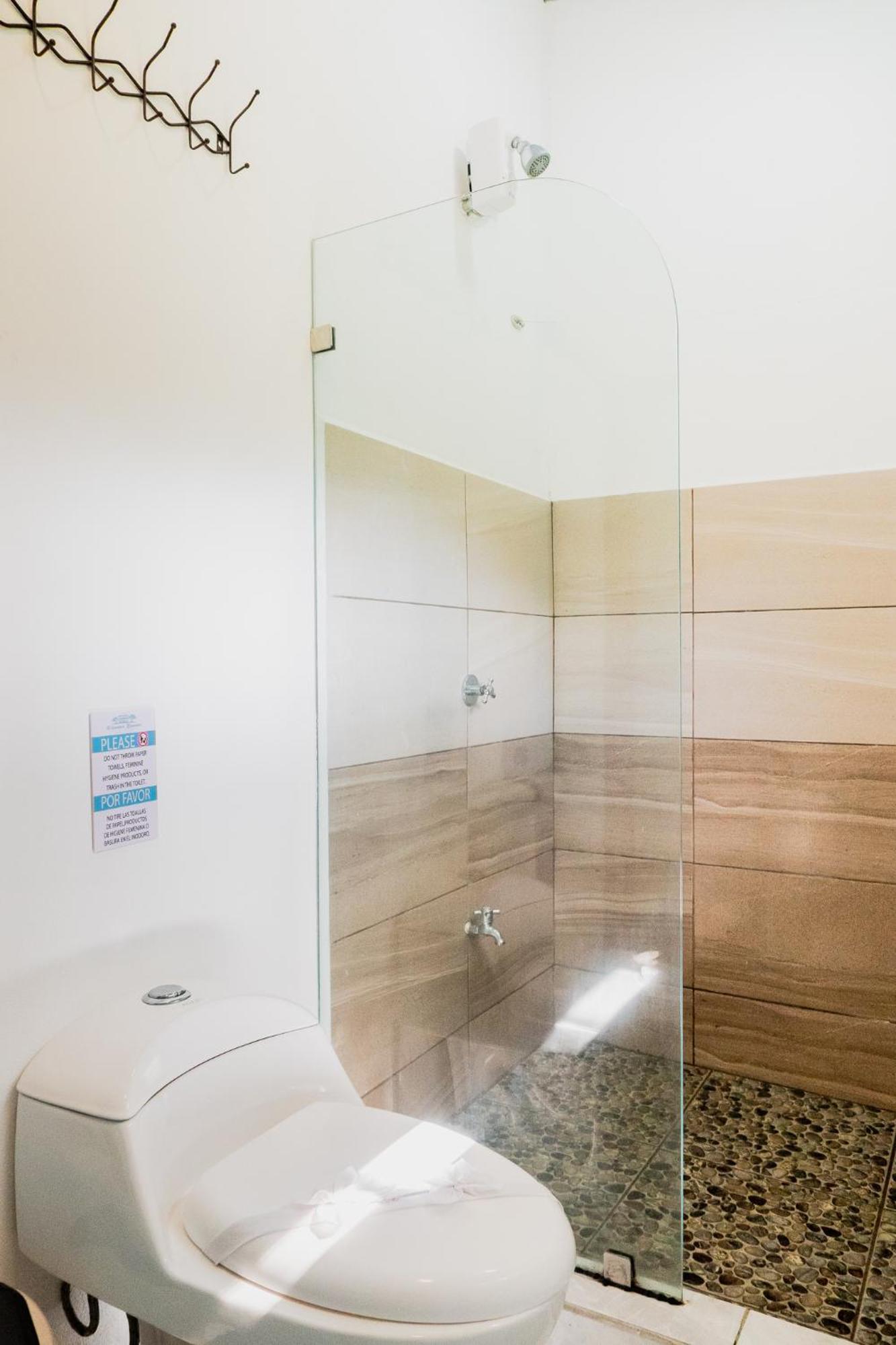 Ocean'S Breeze Apartment And Rooms Puerto Viejo de Talamanca Exterior photo