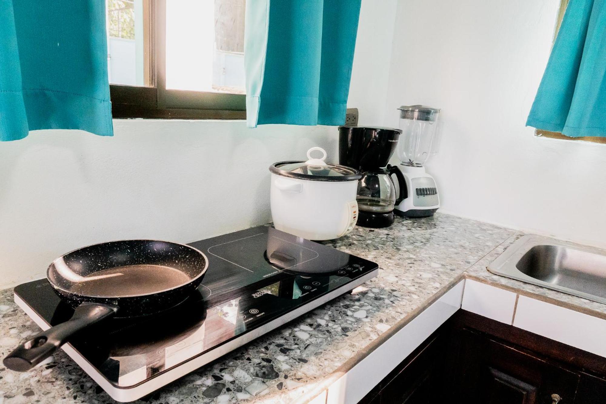 Ocean'S Breeze Apartment And Rooms Puerto Viejo de Talamanca Exterior photo